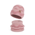 Set invernale rosa con cappello in maglia e scaldacollo con trama ondulata e pile - Rosa