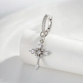 Pendientes de aro plateados con cruz de cristales de circón brillantes y elegantes - Circonita Blanca + Aro Plateado (Pieza Única)