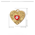 Dettaglio di un ciondolo a cuore in smalto rosso da 17mm con occhio dorato e misure - Cuore Rosso (YE763-2)