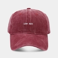 Détail macro de la broderie blanche LOW KEY sur casquette vintage en coton bordeaux - Réglable / Bordeaux