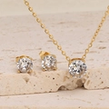 Conjunto clásico de joyas chapadas en oro de 18K con collar de circonita redonda y pendientes - Chapado en Oro de 18K / Dorado