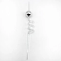 Dettaglio di una mini palla stroboscopica argentata su cannuccia a spirale trasparente - Confezione Singola / Argento