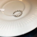 Zilveren geometrische hartring met zirkonia steentjes in een doorlopend patroon - 35# Ring-Zilver