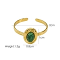 Dimensions détaillées d'une bague ouverte dorée avec pierre verte ovale pesant 1,3g - Jade Africain