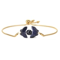 Detail van verstelbare gouden armband met blauwe zandsteen vlindervleugels en kralen - Blauwe Goudsteen Dubbele Vlinder