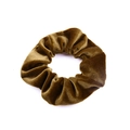 Chouchou en velours marron olive rétro avec texture plissée sur fond blanc - Brun Olive