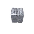 Weihnachtsbaumschmuck mit silberner holografischer Geschenkbox und Schleife - 10mm / Silber