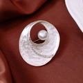 Spilla farfalla in perla argentata con trama martellata e dettagli in strass - Spilla 77# - Argento - Geometrica