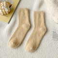 Dicke Nerzsamt-Bodensocken in warmem Kamelton für gemütliches Winter-Homewear - Einheitsgröße / Khaki