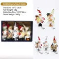 Lot de 4 figurines du Père Noël à suspendre en couleurs rouge, or et argent - D2402 (Boîte de 4) Poupées