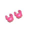 Zwei vergoldete Krabben-Anhänger aus Edelstahl mit leuchtend rosa Emaille-Finish - Gold Base - Rose Pink