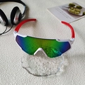 Sportliche Kinder-Radbrille mit weißem Rahmen, roten Bügeln und grünen Verlaufsgläsern - Weißer Rahmen Grüner Spiegel