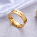 Anello minimalista in acciaio al titanio dorato con scanalatura centrale su pietra - US 6 / Colore Oro Uomo (Senza Pietra)