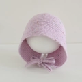 Detaillierte Stricktextur der hellvioletten Tweed-Haube für Mädchen mit Schleifen - 2-5 Jahre / Lila