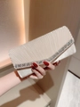 Elegante bolso de mano de satén plisado blanco roto con tiras de brillantes diamantes - Albaricoque
