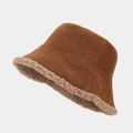 Dettaglio cappello alla pescatora in velluto a coste con fodera in pile color crema - M (56-58cm) / Cammello