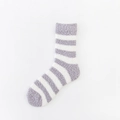 Chaussettes en polaire corail pour hommes avec rayures douces violettes et blanches - Taille unique / Violet/Rayé Blanc