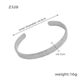 Bracciale rigido minimalista color argento con superficie martellata irregolare concava - Color Acciaio