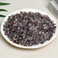 Piedras de cristal de amatista púrpura natural pulida y minerales mixtos en plato blanco - Cuarzo Aura / 5-7mm (100g)