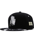 Snapback pet met geborduurde biddende handen en een klep met marmerprint op - Verstelbaar / Zwart