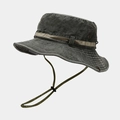 Dettaglio cappello bucket in cotone grigio scuro con sottogola e occhielli in metallo - Verde Militare