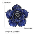 Vista dettagliata della spilla a rosa con strass, altezza 3,7 cm e larghezza 3,6 cm - Blu