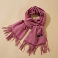Classic dark pink cashmere scarf with fringe details and woven brand label - Dusty Pink
