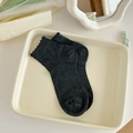 Chaussettes Mary Jane gris foncé avec bords à volants et texture en maille côtelée - Taille unique / Gris clair