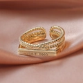 Anello dorato minimalista a più strati con fascia a treccia e incisione Good Luck - Anello con Scritta Good Luck Dorato