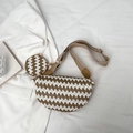 Bruine visgraat geweven halve maan crossbody tas met kleine ronde portemonnee - Khaki en Wit