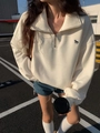 Cream oversized φούτερ με φερμουάρ και μπλε κέντημα μονόκερου σε εξωτερικό περιβάλλον - S / Λεπτό Στυλ / Λευκό