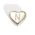 Colgante de corazón en acero inoxidable plateado con la letra N grabada para joyería DIY - Estilo Letra N (SP143S-N)