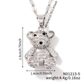 Dettaglio del ciondolo a orsetto con pavé di zirconi dimensioni 1,9cm altezza e 1,4cm larghezza - Argento/Zirconia Trasparente