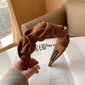 Serre-tête large plissé marron foncé en tissu satiné avec étiquette faite main - Café Foncé