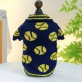 Pull en tricot bleu marine pour chien avec motifs de tennis sur mannequin en bois - XS / Pull de Basket (Bleu Marine)