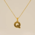 Collier en acier titane doré avec un pendentif texturé en forme de lettre Q - Lettre Q