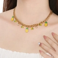 Collana in acciaio al titanio dorato con ciondoli a forma di ananas e perline - Stile Ananas Perline Colorate (KN293100-SXSJ)