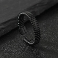 Anillo minimalista de acero inoxidable negro con textura de rayas horizontales - Talla única / Negro