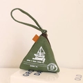 Porte-monnaie triangle en toile verte avec imprimé navire vintage et étiquette orange - Voilier (Vert)