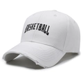 Weiße Baseballkappe aus Baumwolle mit Basketball-Stickerei und Used-Look-Schirm - Weiß
