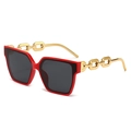 Gafas de sol cuadradas rojas con patillas de cadena de metal dorado de estilo chic - Montura Roja Lente Gris Oscuro