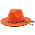 Dettaglio del cappello fedora in lana arancione con fascia intrecciata e nappe dorate - M (56-58cm) / Arancione
