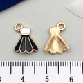 Pendentif robe en émail noir et alliage doré avec règle pour mesurer la taille - Petit Volant Noir (21736)