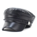 Klassische schwarze PU-Leder Schiffermütze mit geflochtenem Seil und Metallknopf-Detail - M (56-58cm) / Lanyard-Stil