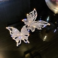 Dettaglio di spille a farfalla in argento scintillante con strass su superficie nera - Stile Farfalla Argentata con Diamanti Completi (24#)
