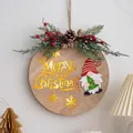 Targa natalizia da 30cm con gnomo, trama in juta, pigne e bacche decorative - Modello Merry Christmas Gnomo di Natale