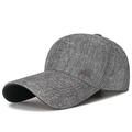 Dunkelgraue Baseballkappe mit strukturiertem Stoff und Berggipfel-Metalllogo - Hellgrau