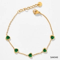 Bracciale dorato in acciaio inossidabile con cinque zirconi a cuore verde smeraldo - Bracciale Oro + Zirconia Verde(SAK940)