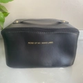 Tragbare schwarze PU-Leder Kosmetiktasche mit goldener Rose Of No Man's Land Schrift - Schwarz