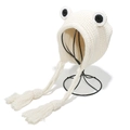 Detailansicht der weißen Strick-Froschmütze mit dicken Webkordeln und Zierquasten - M (56-58cm) / Beige